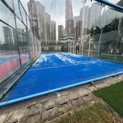 Padel, pogosto preveden kot tenis v kletki